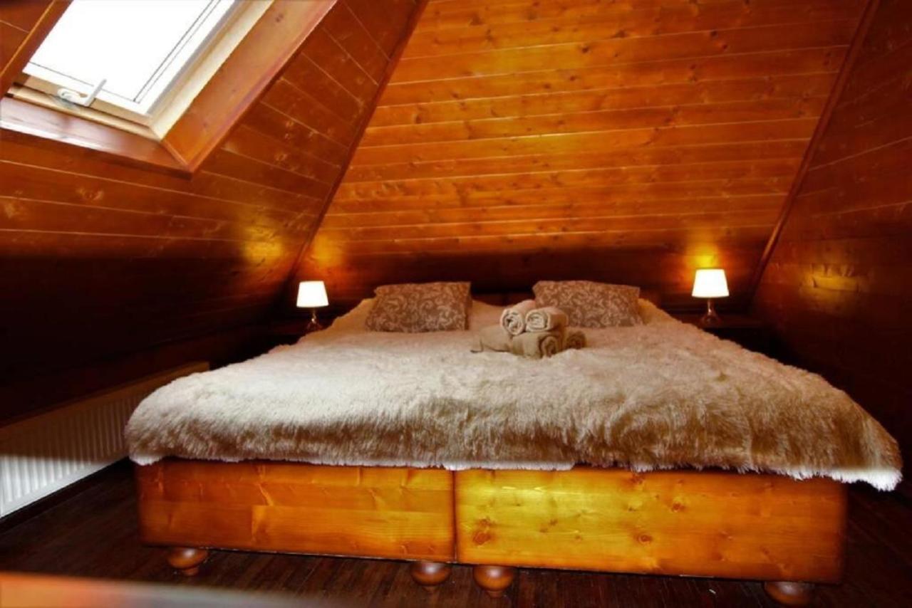 Overwater Cottage - Slovak Tahiti, セネツ エクステリア 写真