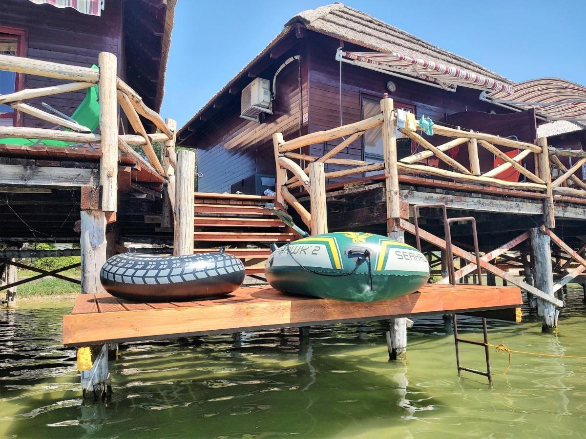 Overwater Cottage - Slovak Tahiti, セネツ エクステリア 写真